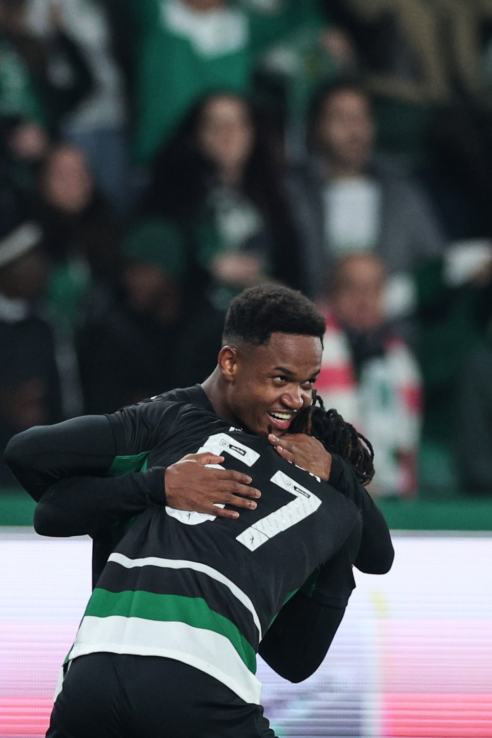 包含葡超赛程吃紧，葡萄牙体育集结日更衣室发声，引发热议，资深球员宣示担当的词条-mk体育官网